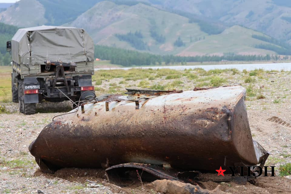 Хөвсгөл нуураас 54 метрийн гүнд живсэн шатахуун тээврийн автомашины ёмкостийг татан гаргалаа