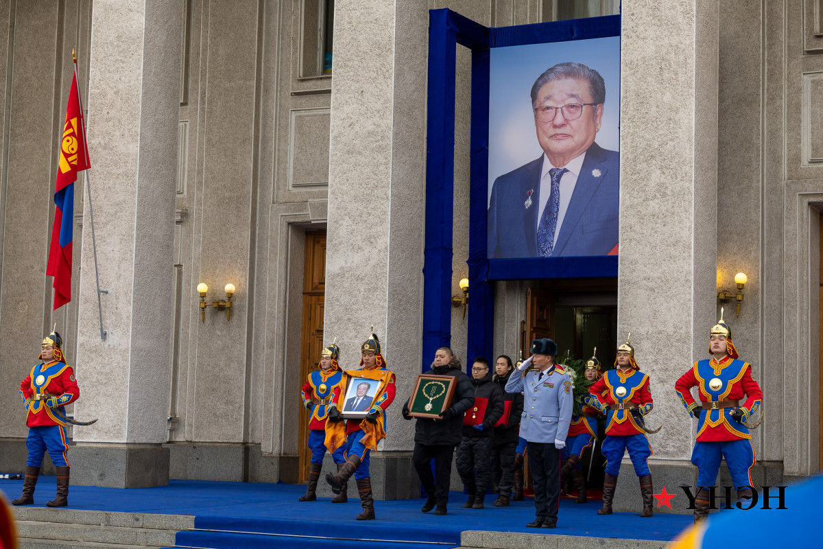 Монгол Улсын анхны Ерөнхийлөгч П.Очирбатыг сүүлчийн замд нь үдлээ